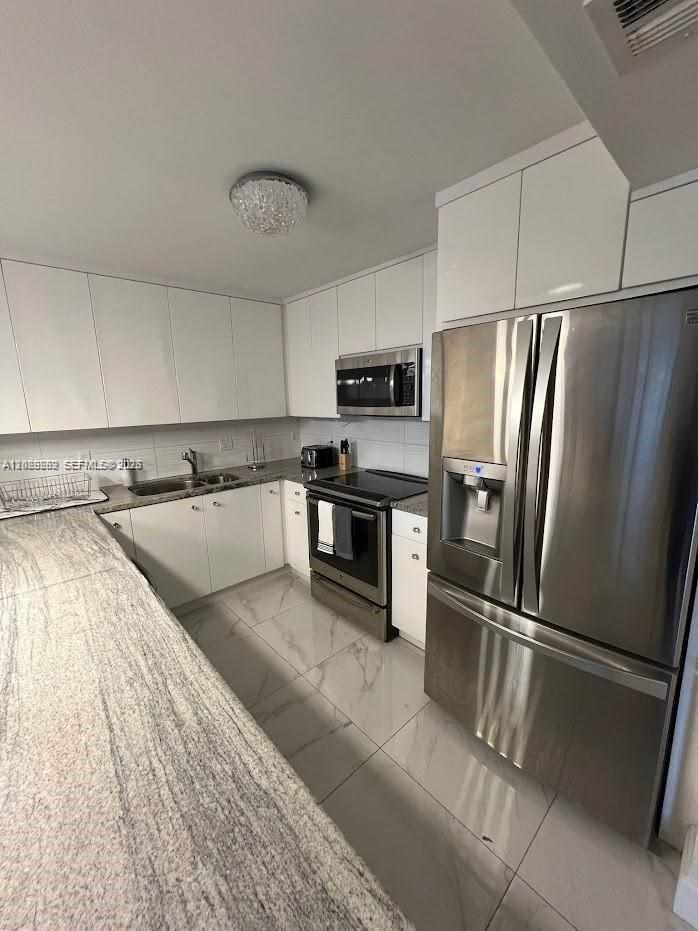 OLYMPUS CONDO PHASE - Residential Lease