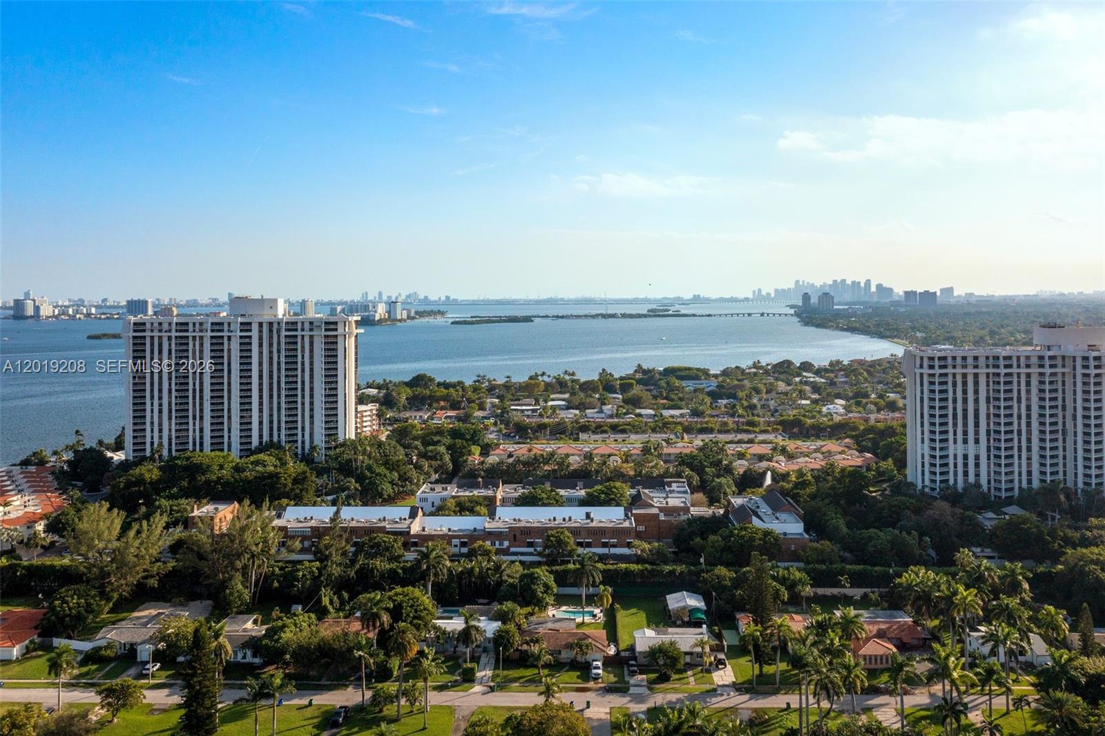 TOWERS OF QUAYSIDE CONDO - Residential