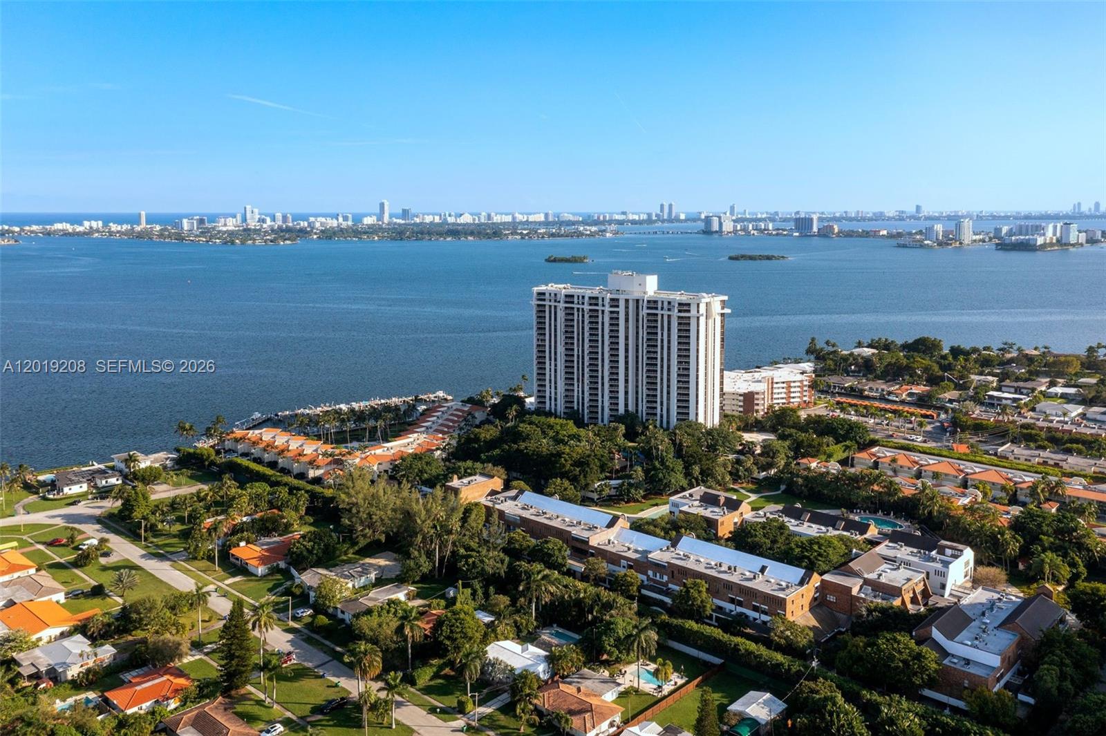 TOWERS OF QUAYSIDE CONDO - Residential