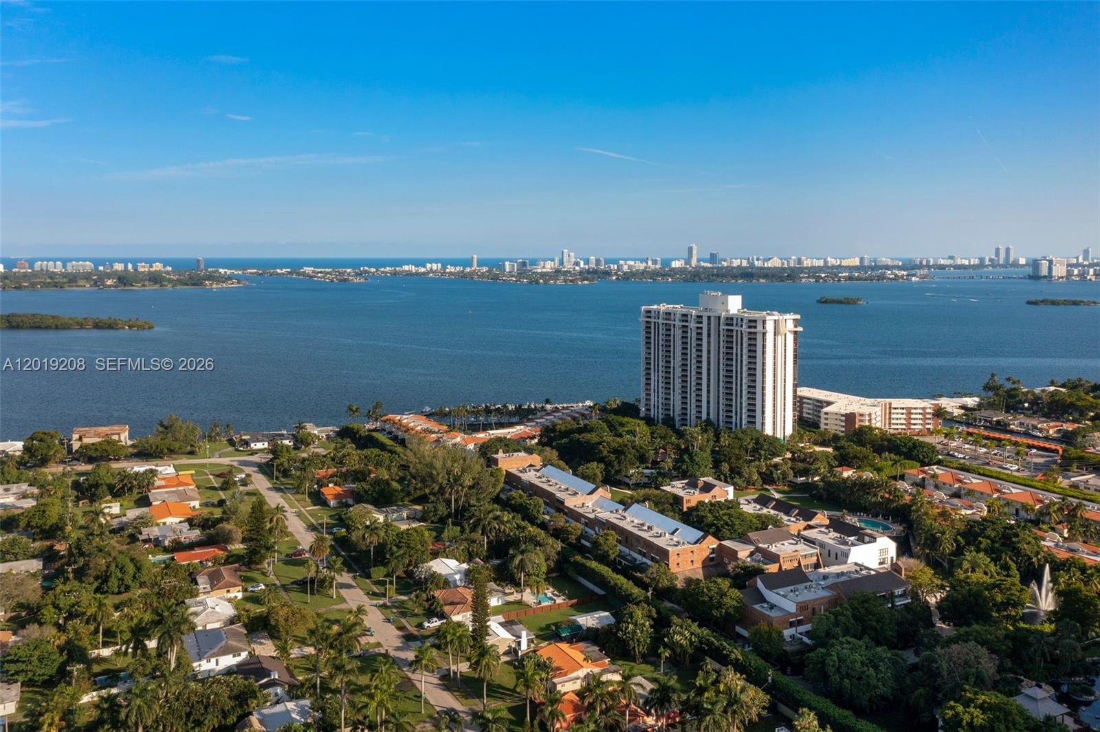 TOWERS OF QUAYSIDE CONDO - Residential