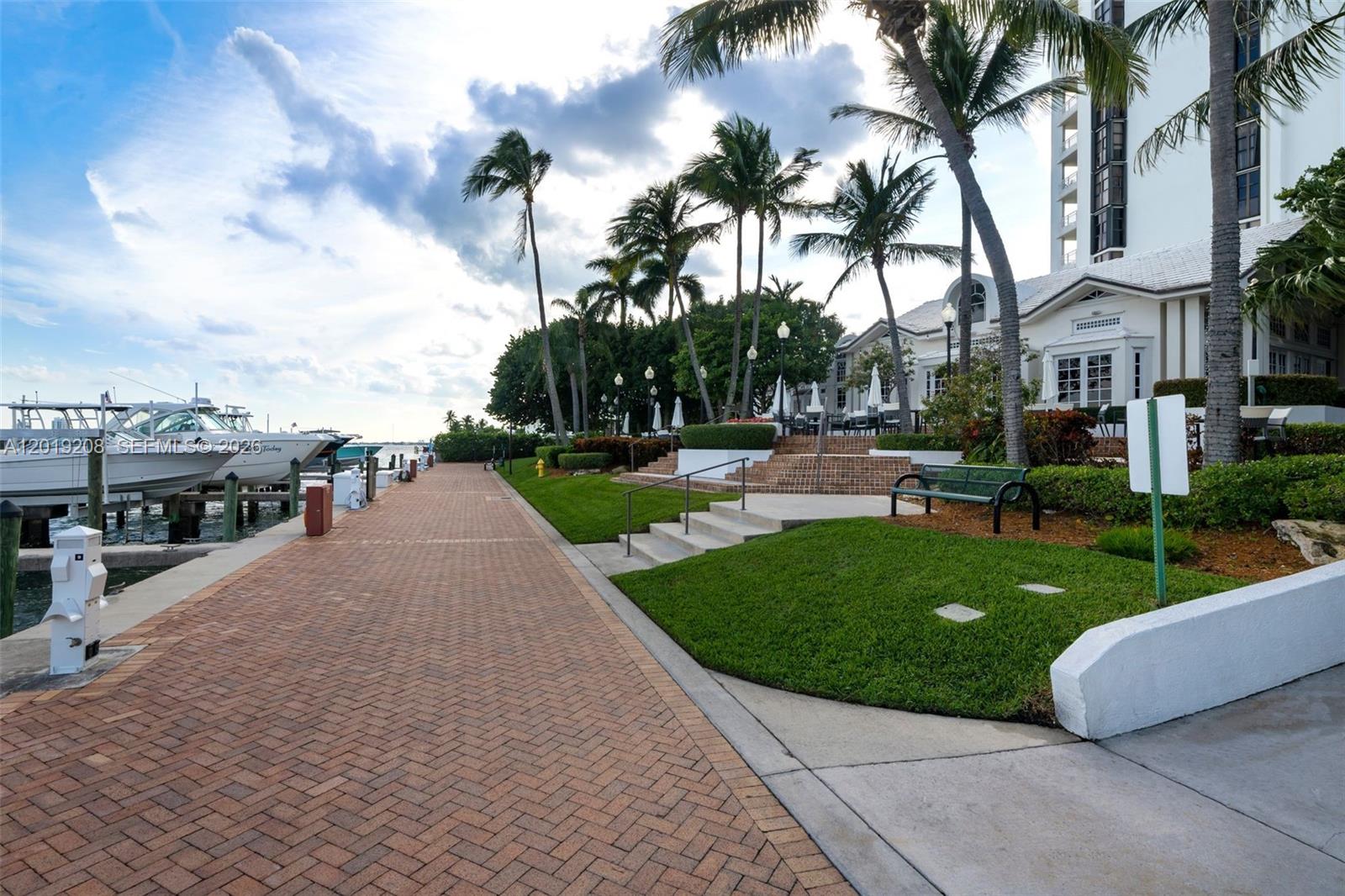 TOWERS OF QUAYSIDE CONDO - Residential