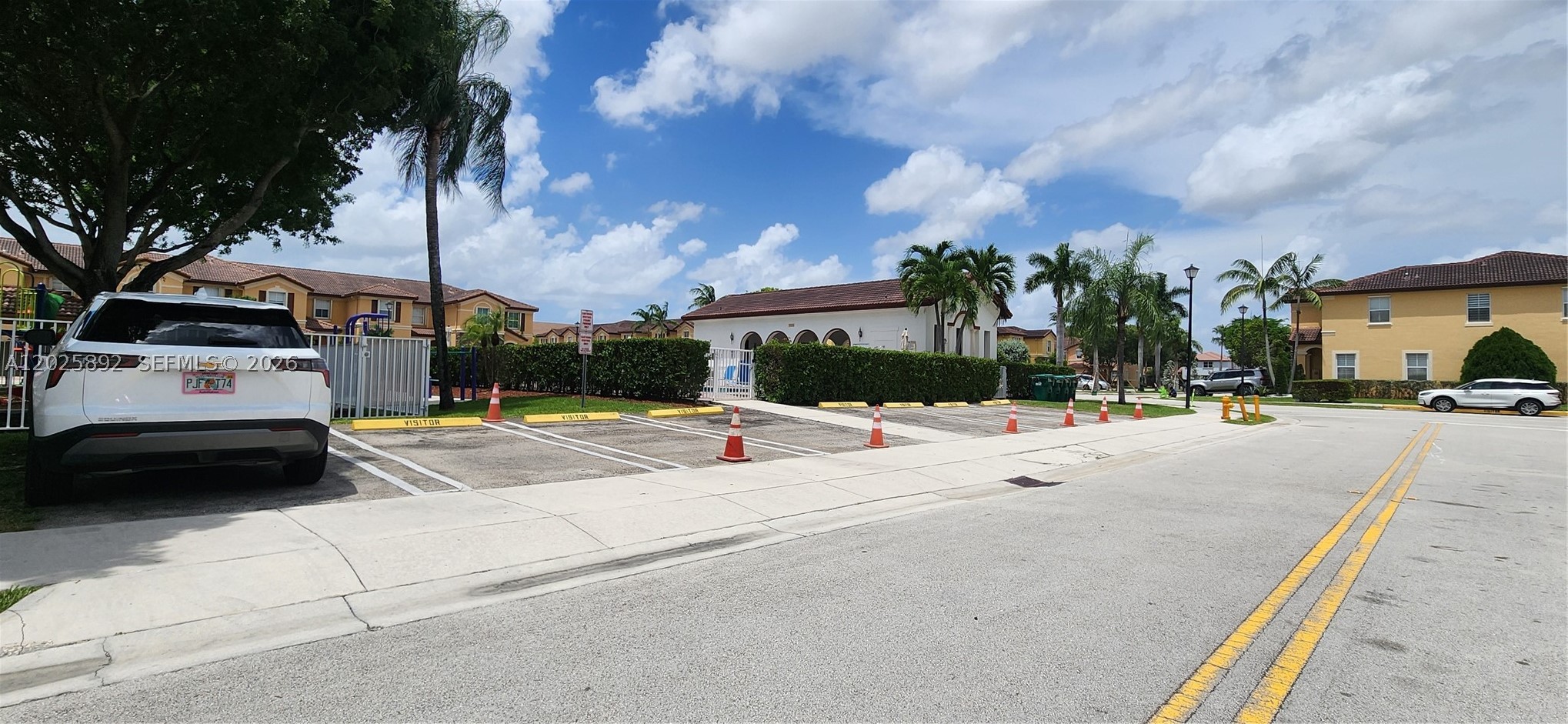 ISLANDS AT DORAL NORTHWES - Residential