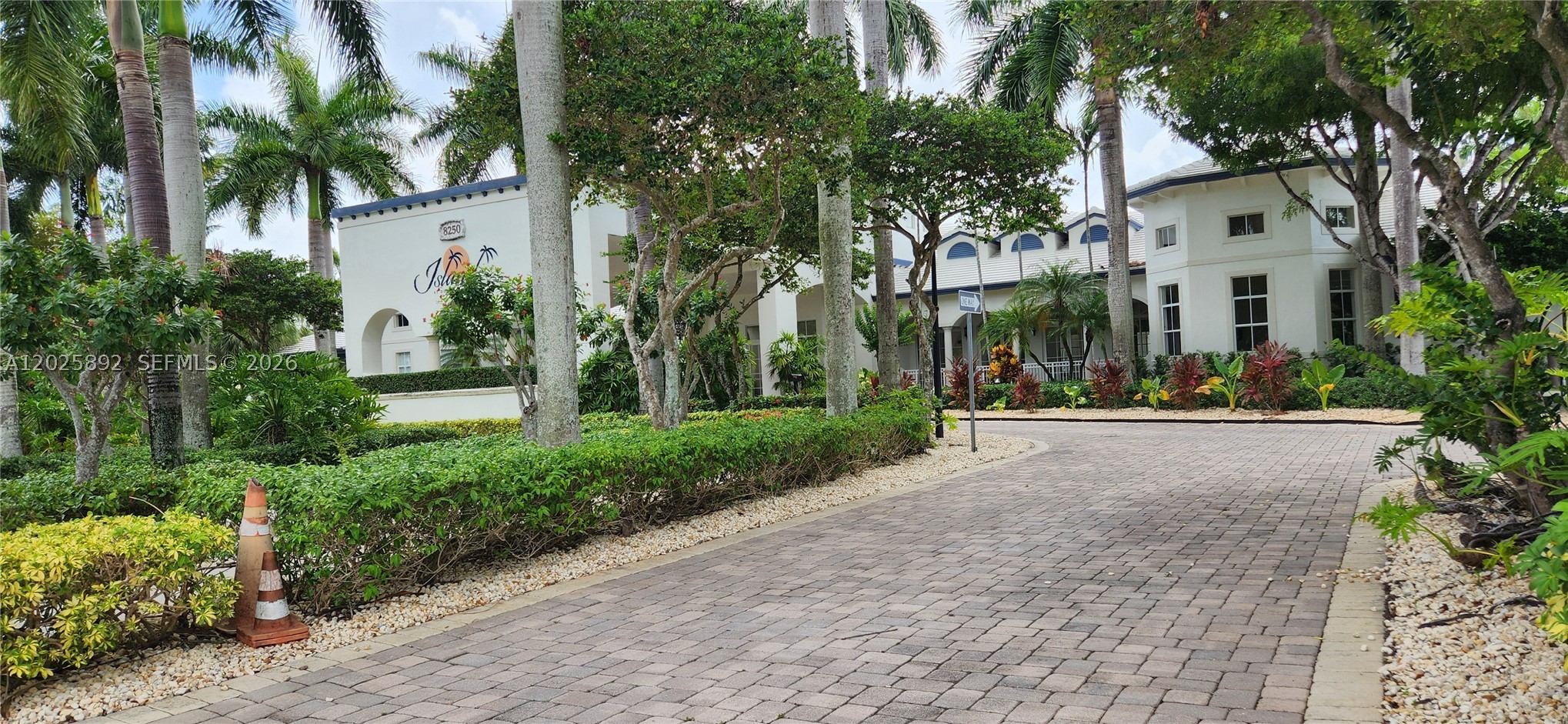 ISLANDS AT DORAL NORTHWES - Residential