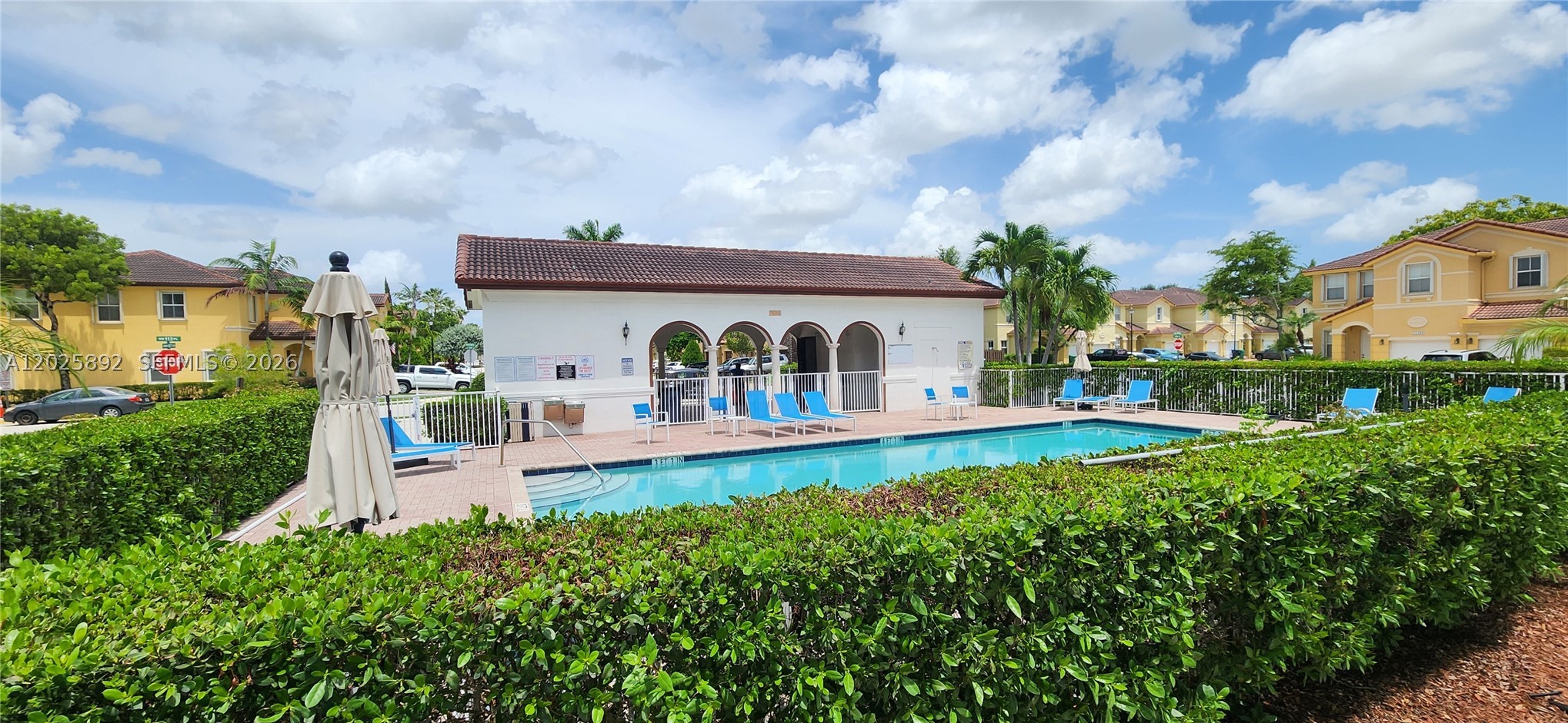 ISLANDS AT DORAL NORTHWES - Residential