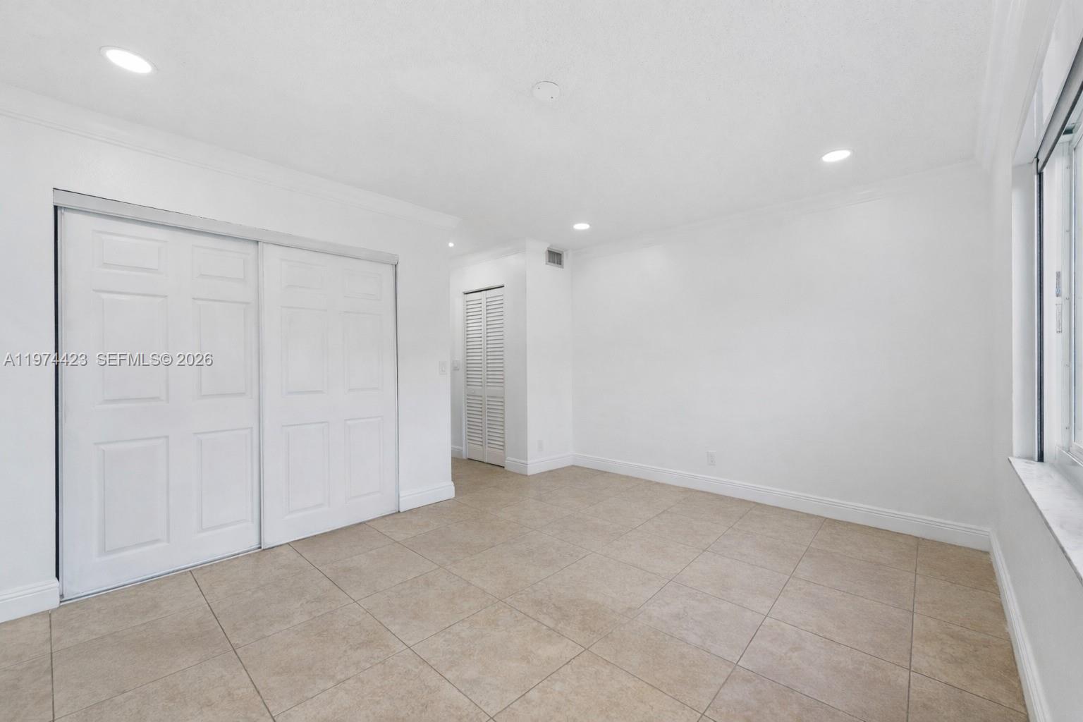 VILLAGE OF KINGS CREEK CO - Residential Lease