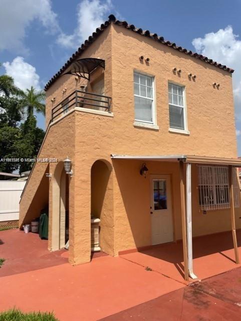 CAROLINA HEIGHTS - Residential Lease