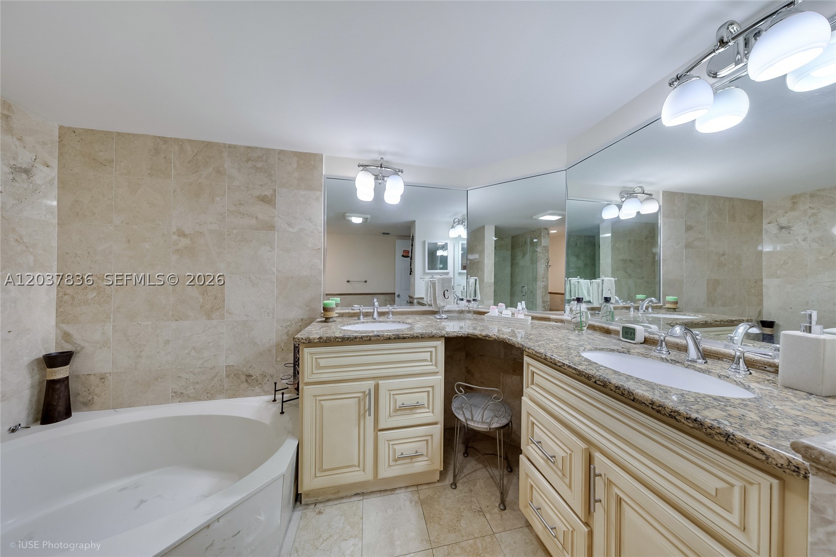 DELVISTA B CONDO - Residential