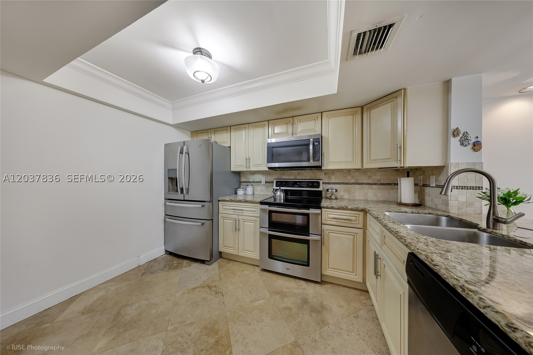 DELVISTA B CONDO - Residential