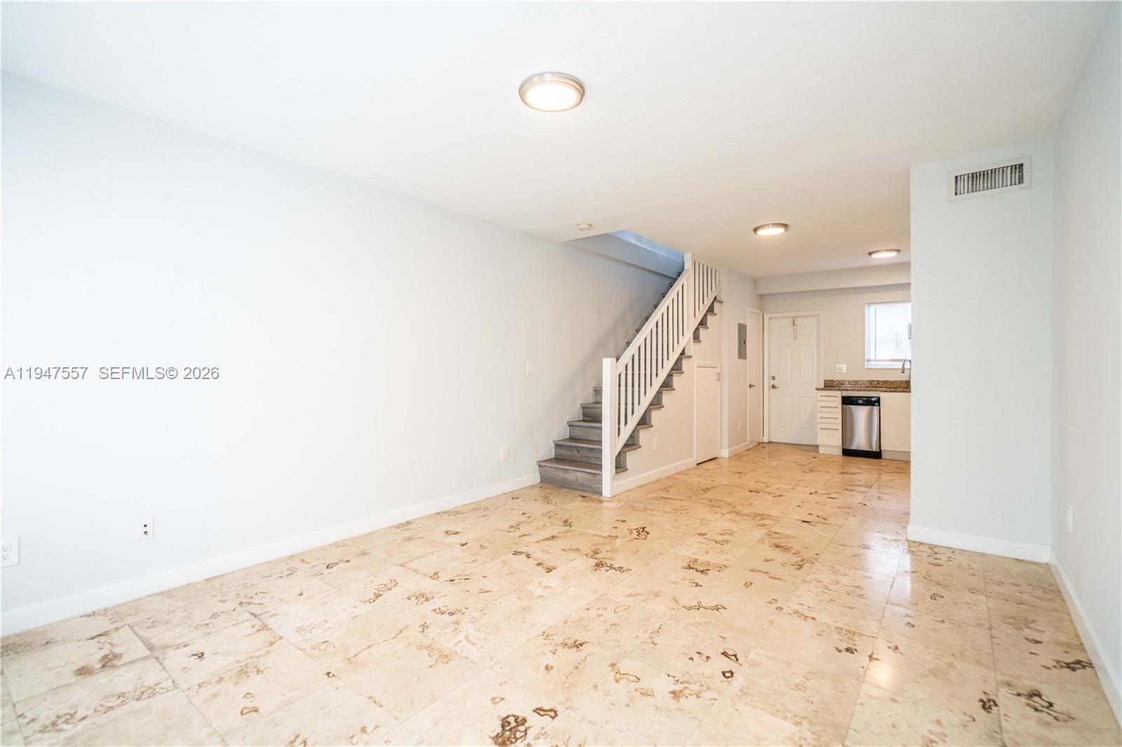 BAYVIEW TOWNHOMES CONDO - Residential Lease