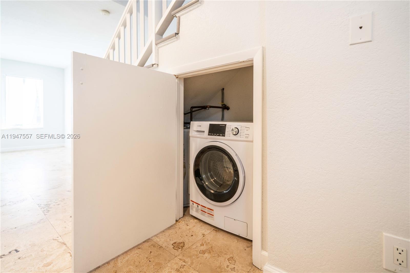 BAYVIEW TOWNHOMES CONDO - Residential Lease