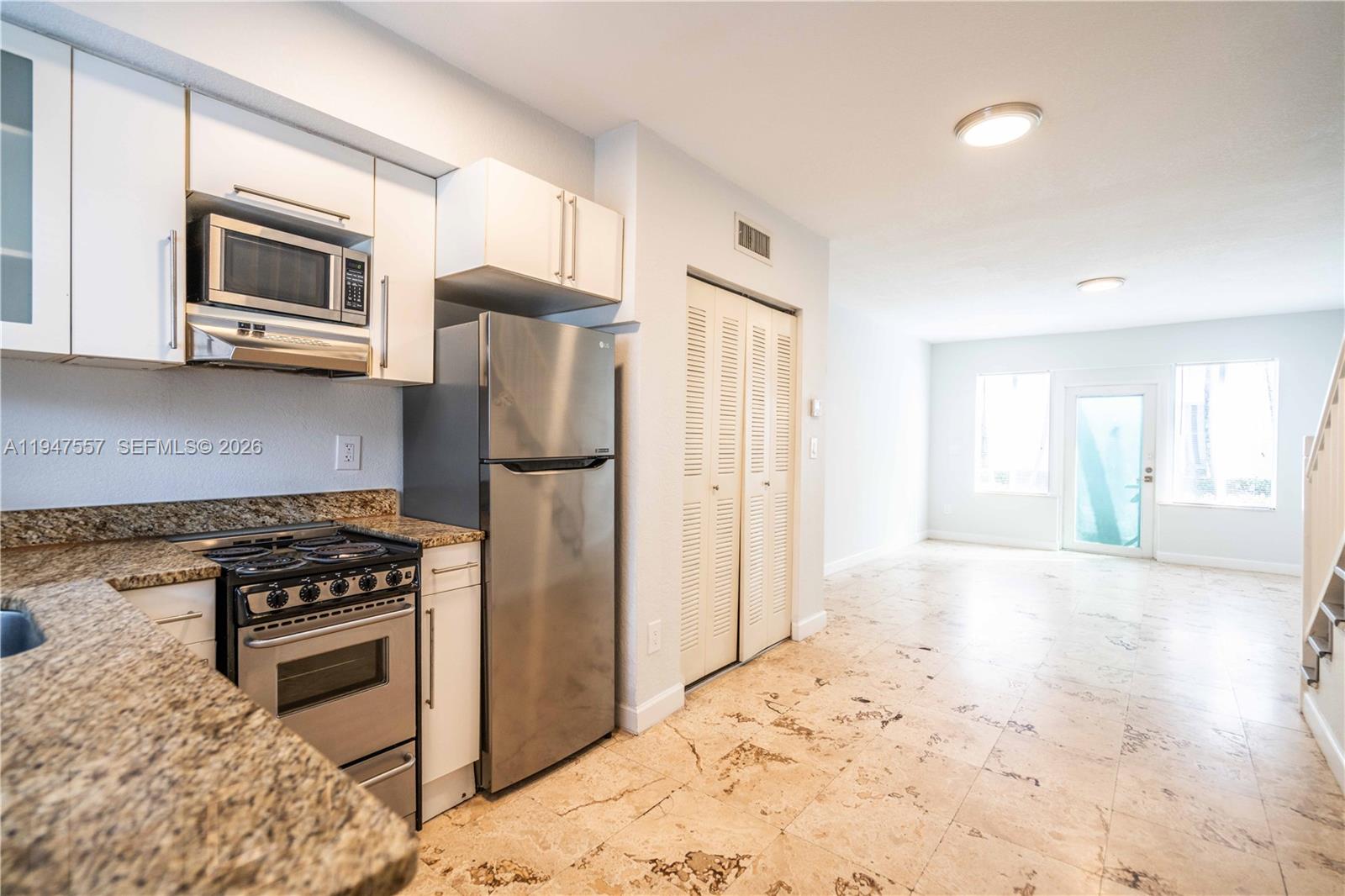 BAYVIEW TOWNHOMES CONDO - Residential Lease