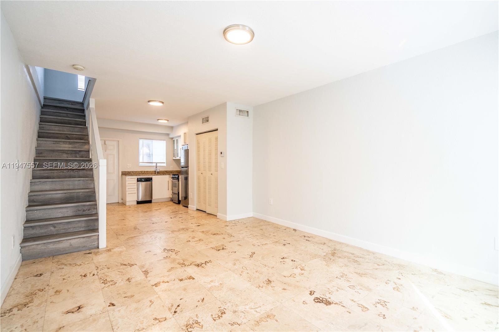 BAYVIEW TOWNHOMES CONDO - Residential Lease