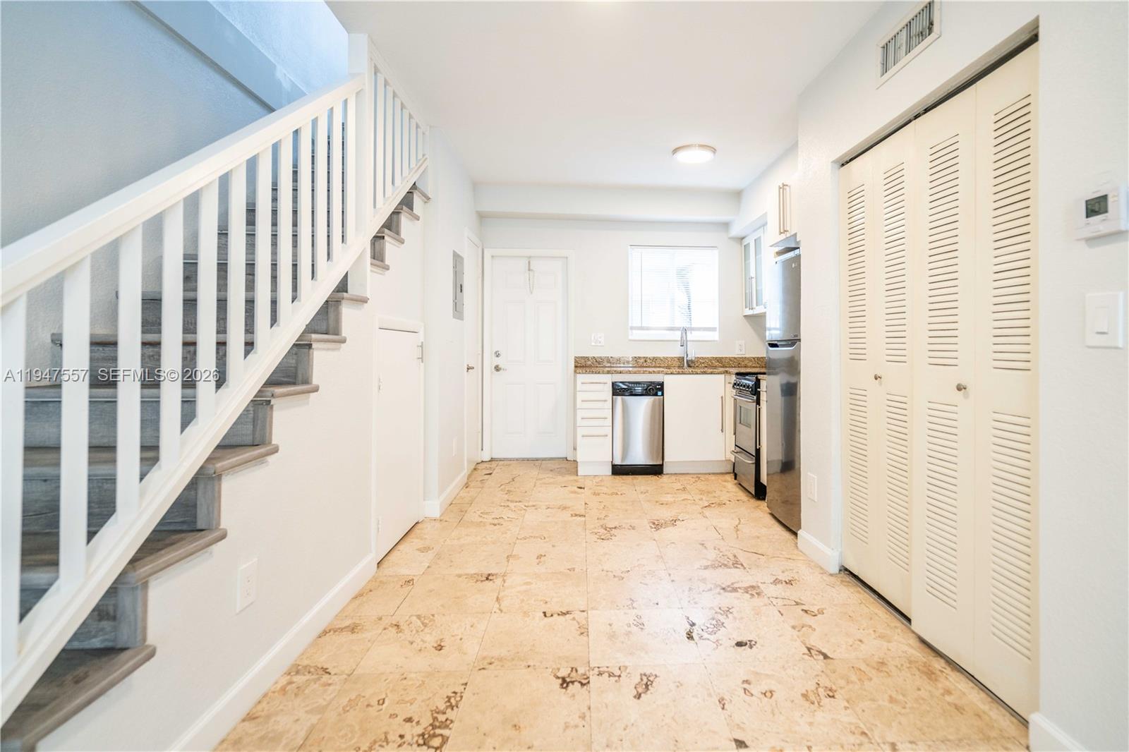 BAYVIEW TOWNHOMES CONDO - Residential Lease