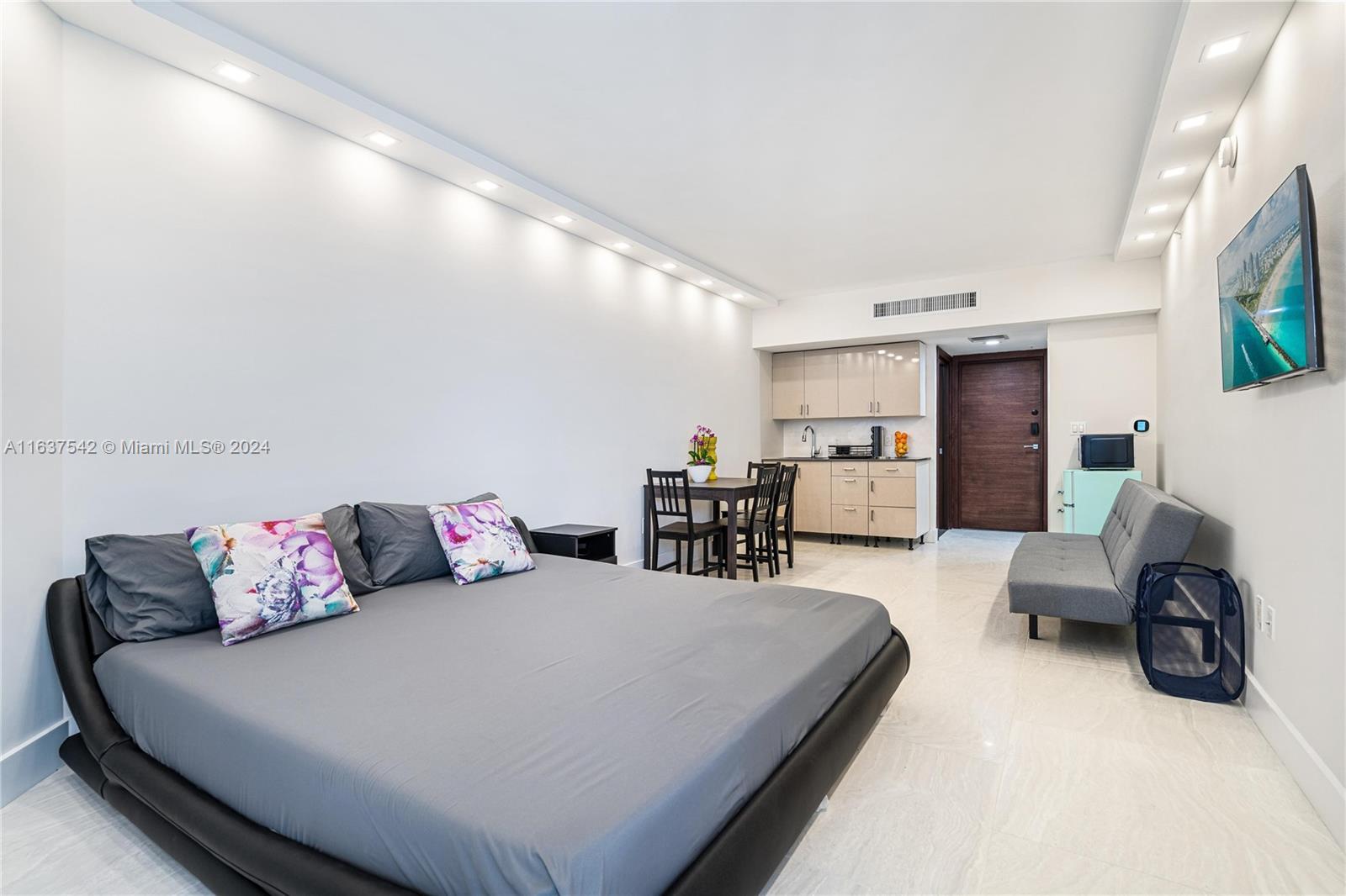 OCEAN POINT BEACH CLUB CO - Residential Lease