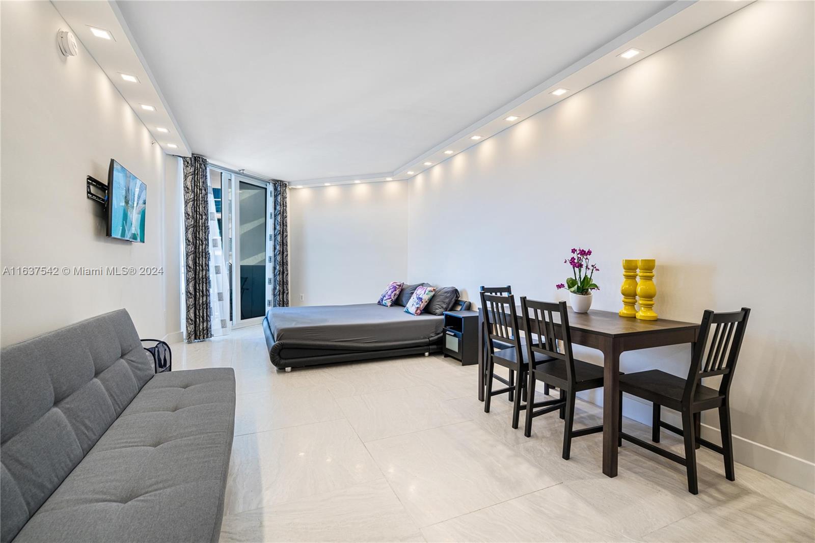 OCEAN POINT BEACH CLUB CO - Residential Lease