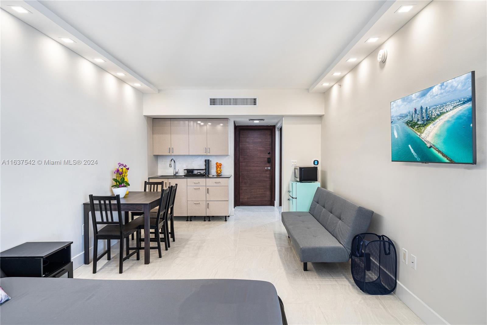 OCEAN POINT BEACH CLUB CO - Residential Lease