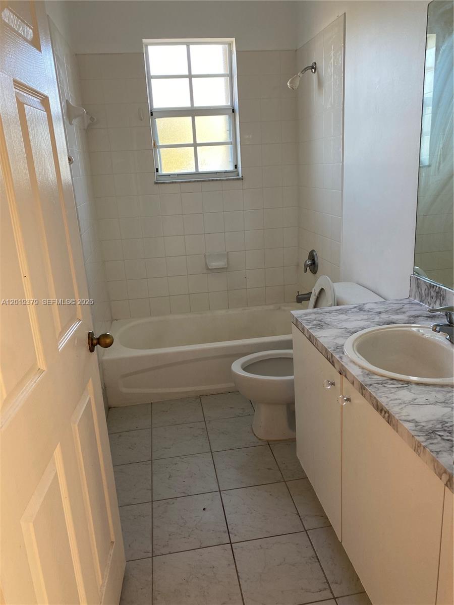VILLAS AT CARMEL CONDO - Residential Lease