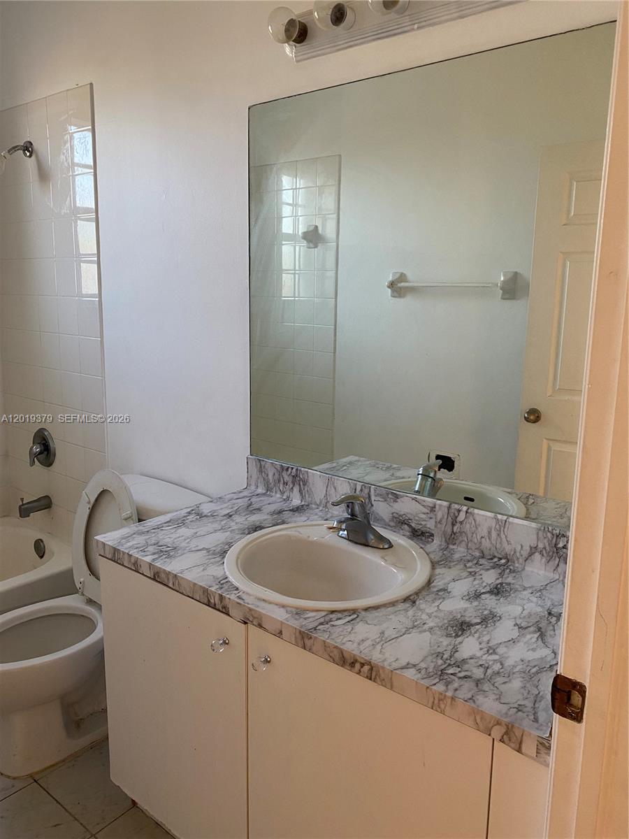 VILLAS AT CARMEL CONDO - Residential Lease