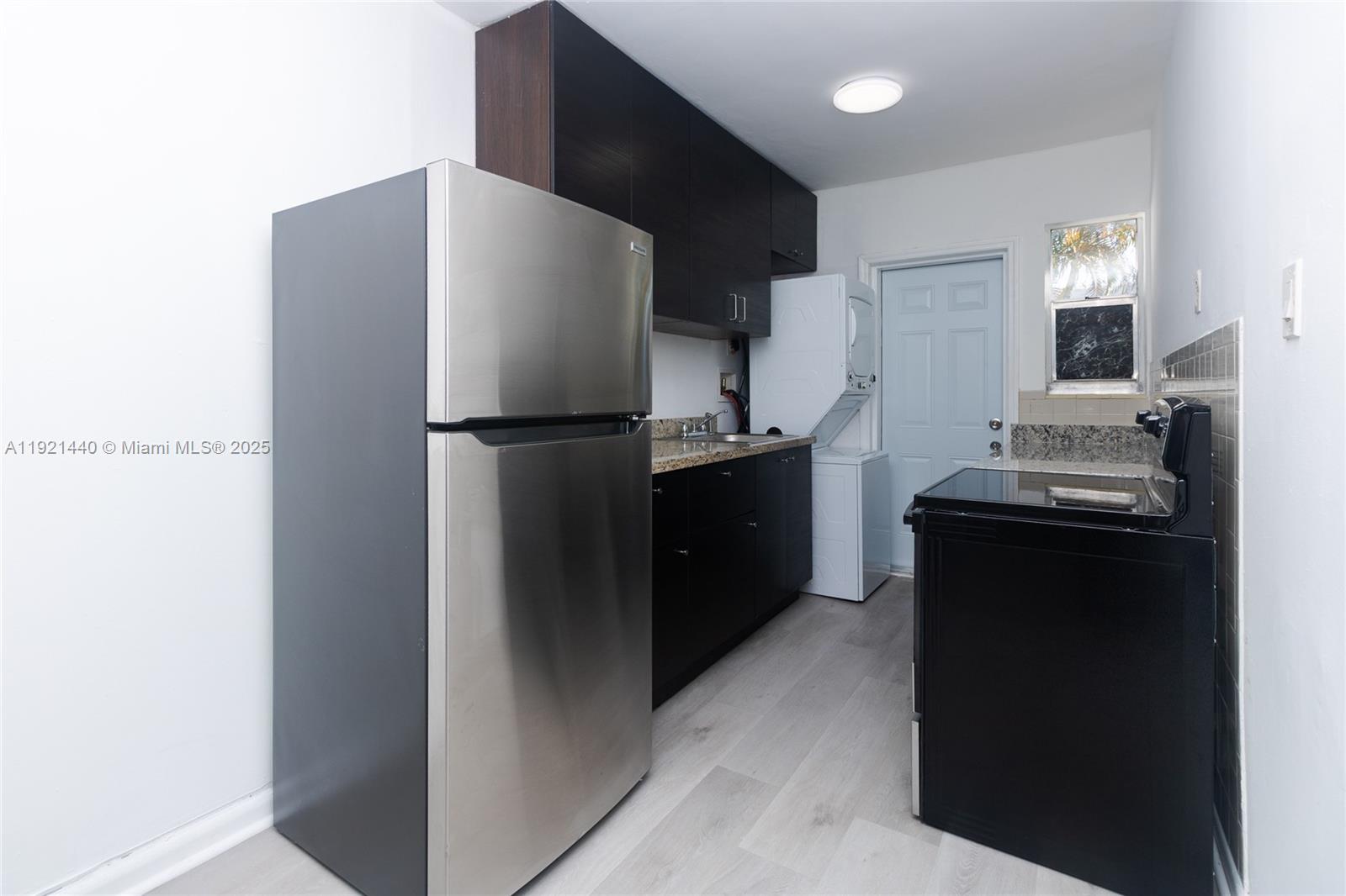 HOLLYWOOD - Residential Lease