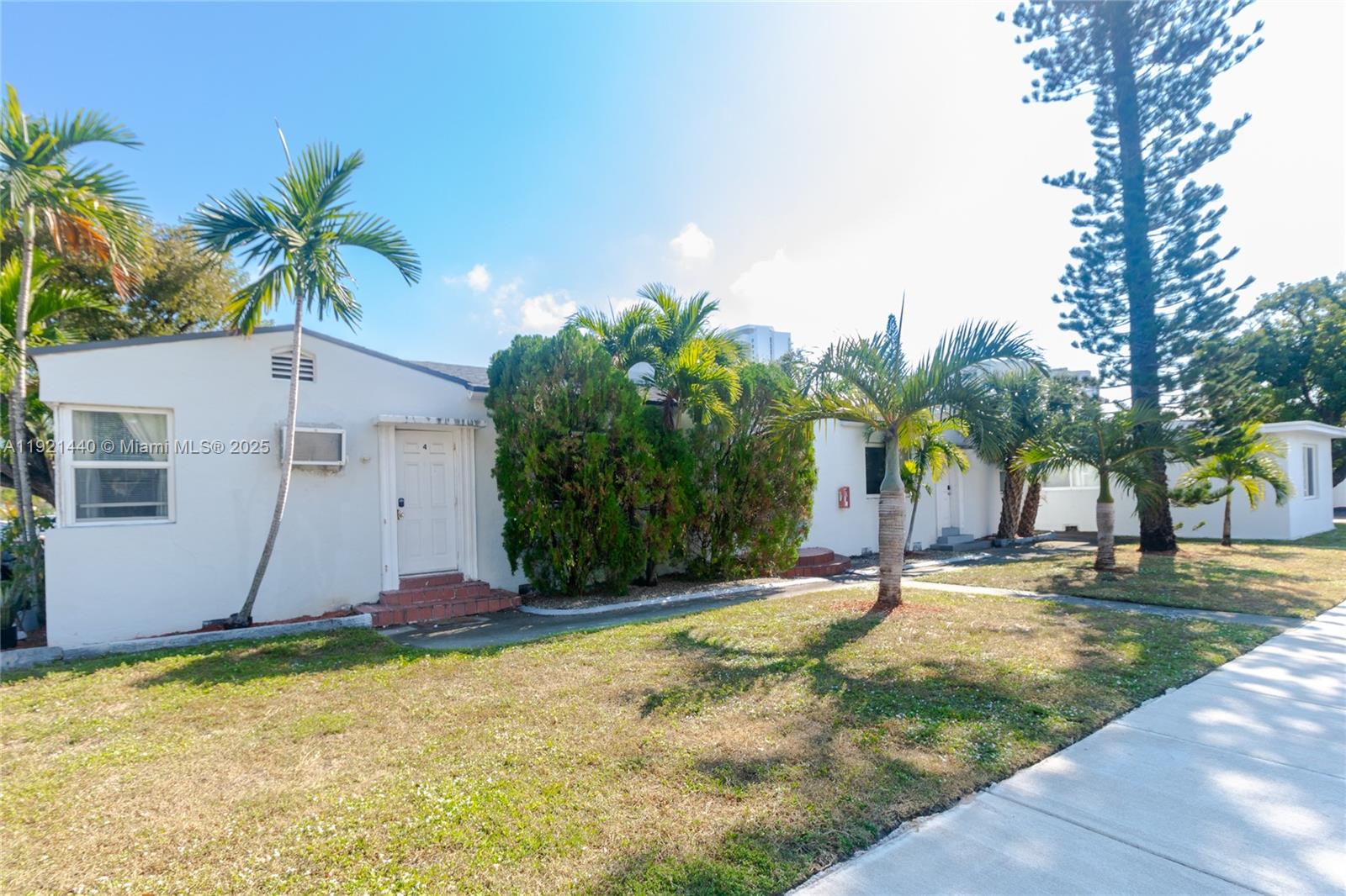 HOLLYWOOD - Residential Lease