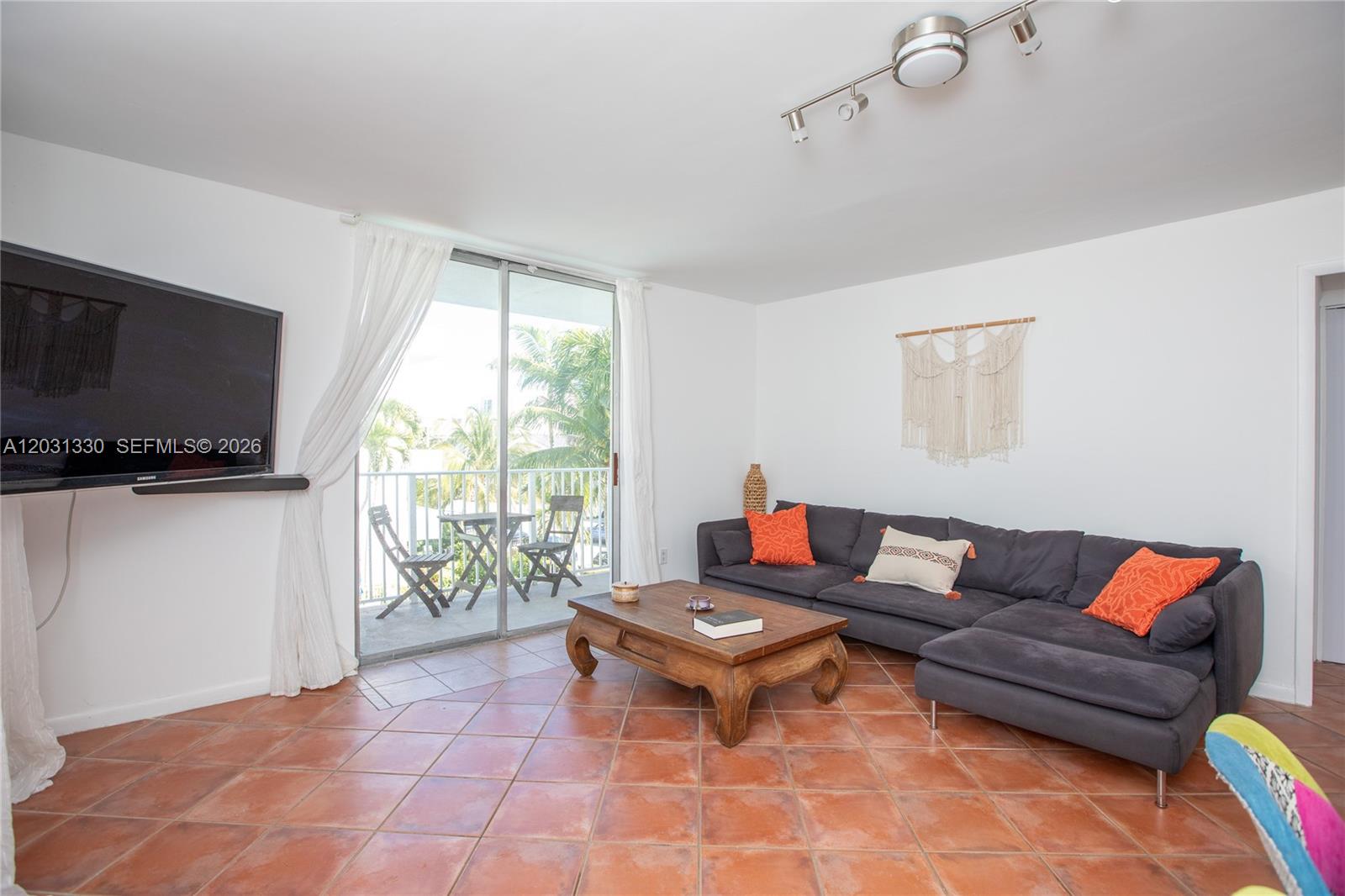 NORTH BAY VILLAS CONDO - Residential