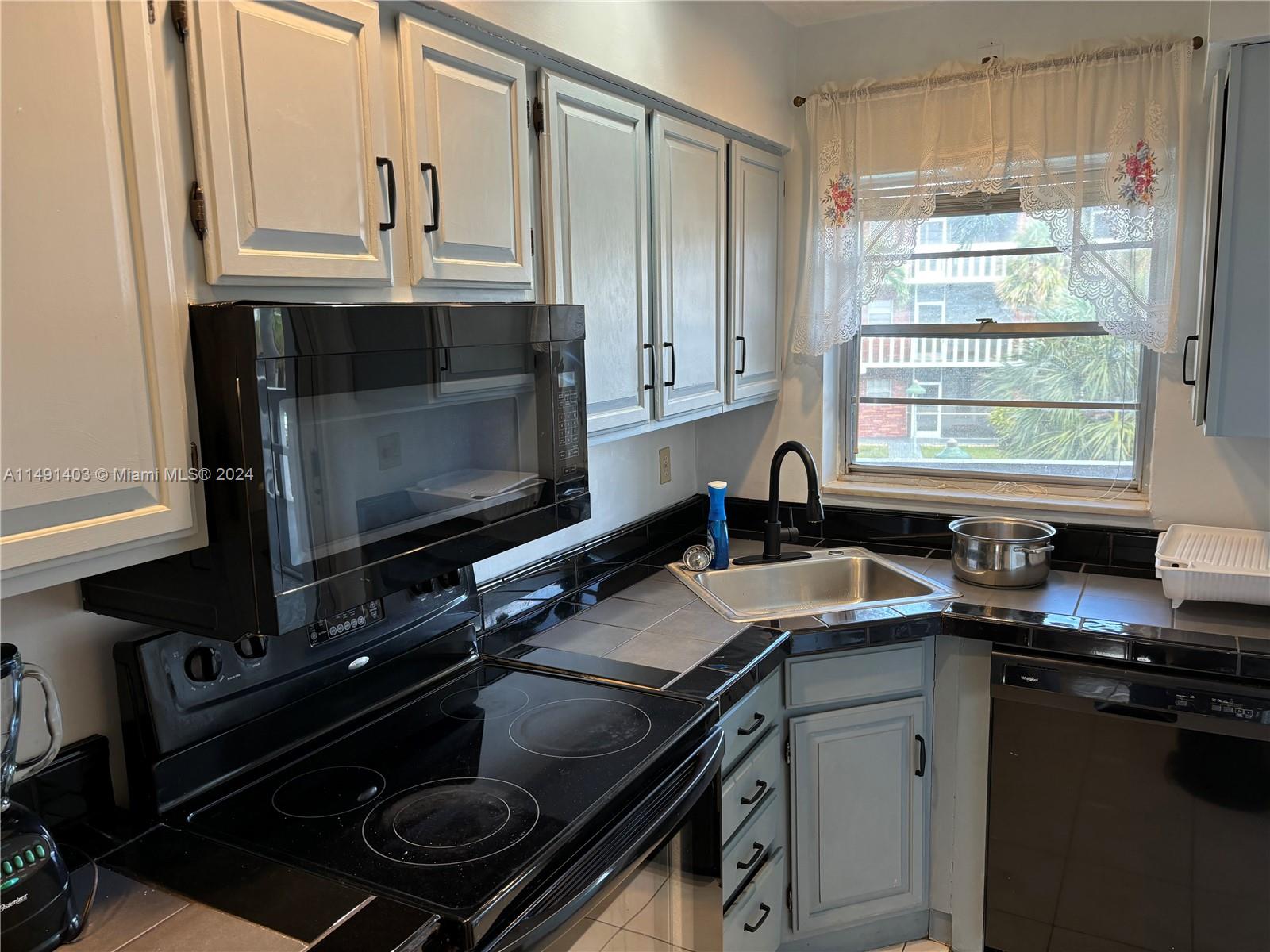 ELDORADO PLAZA EAST CONDO - Residential