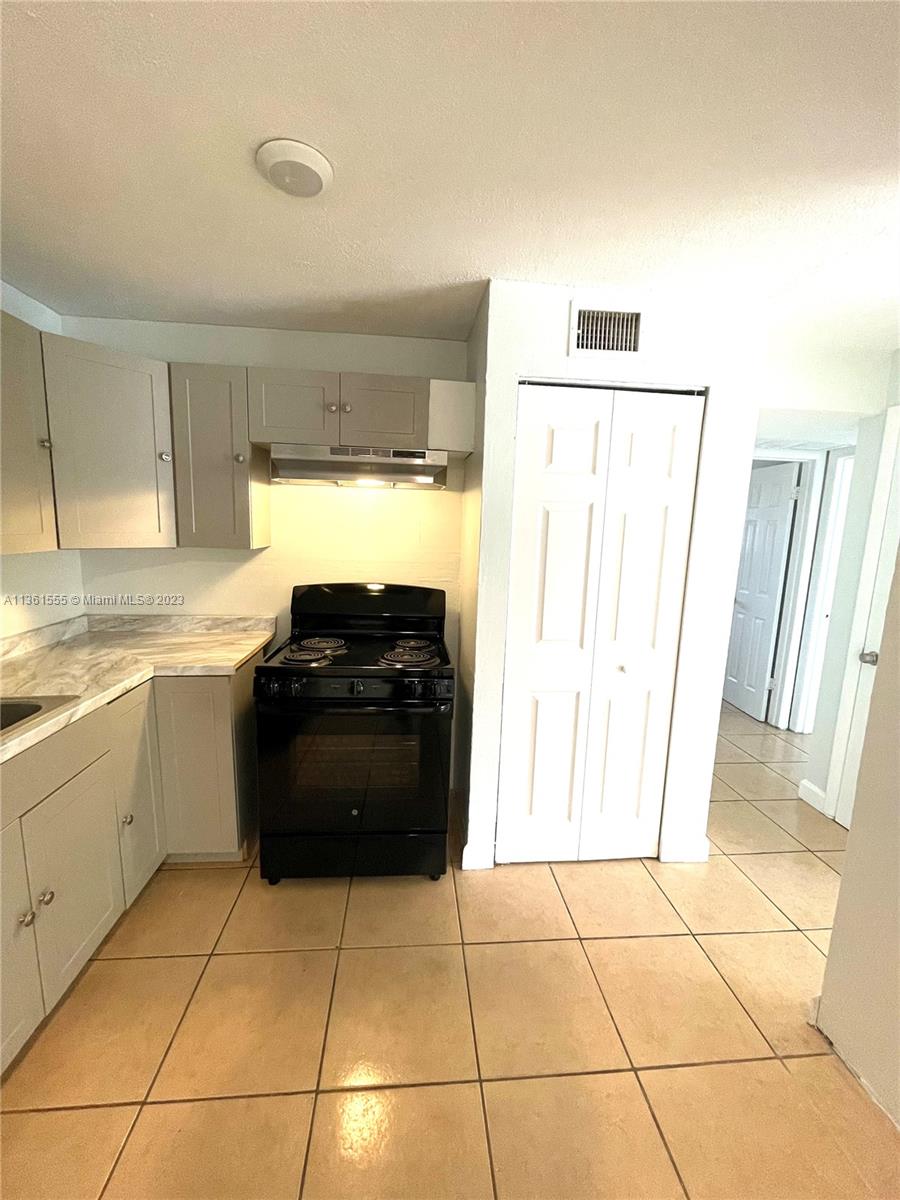 INVERNESS VILLAGE ONE CON - Residential Lease