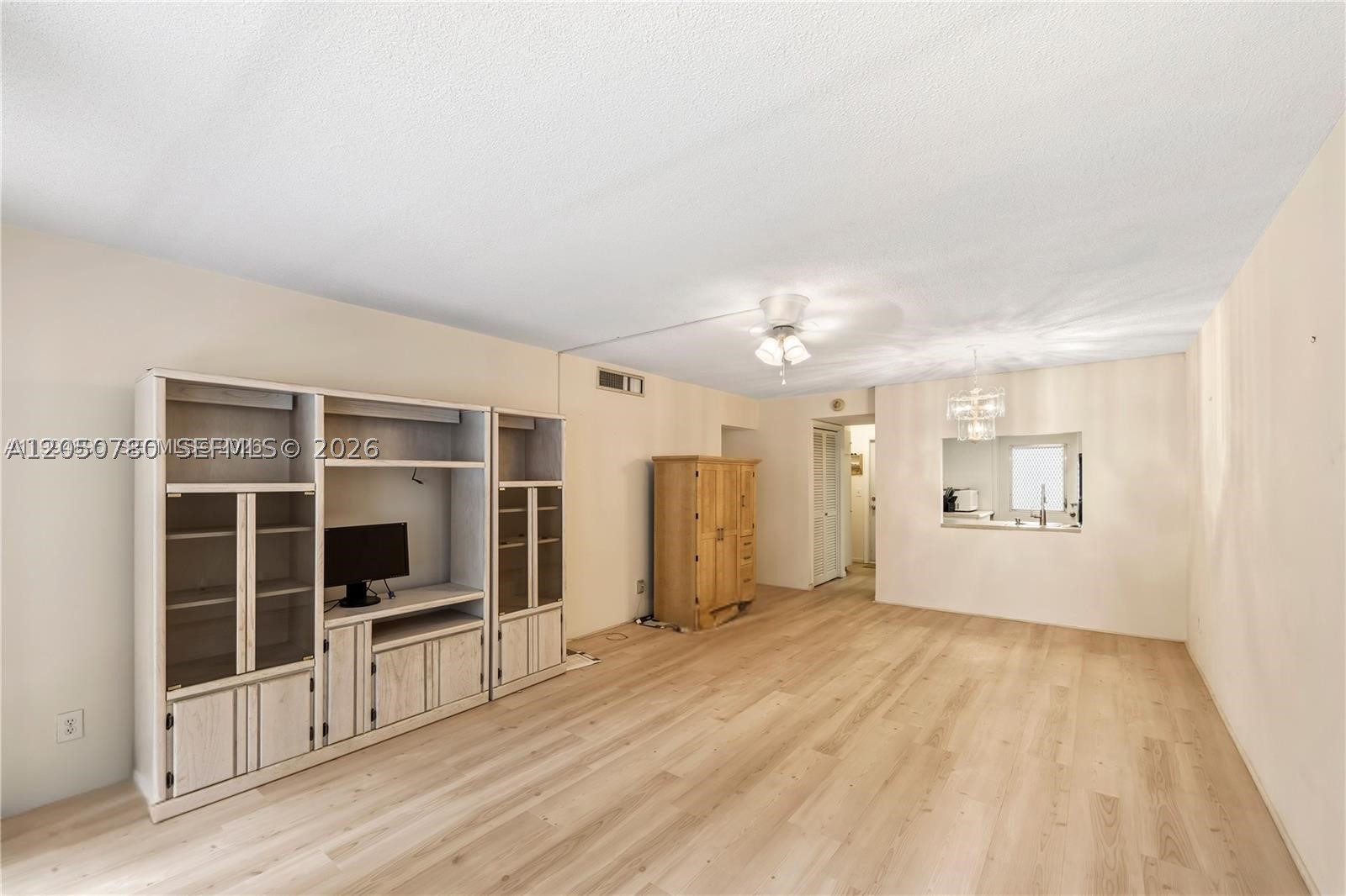 KINGS PARK GARDEN APTS CO - Residential Lease