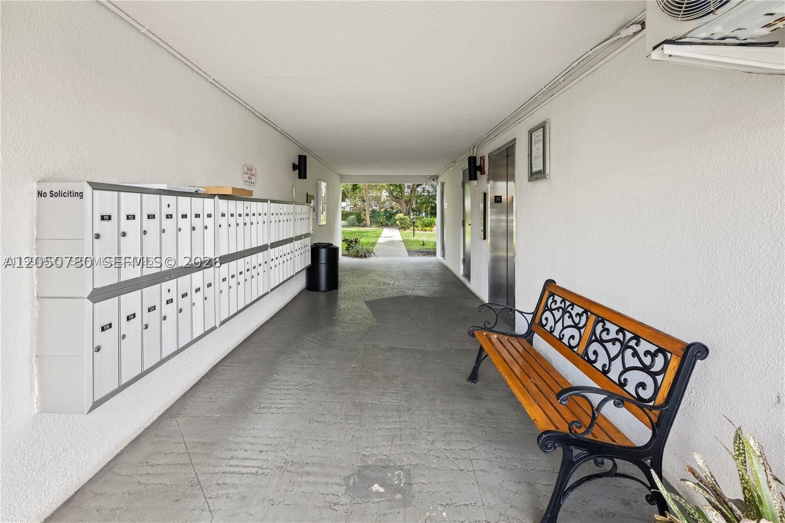 KINGS PARK GARDEN APTS CO - Residential Lease