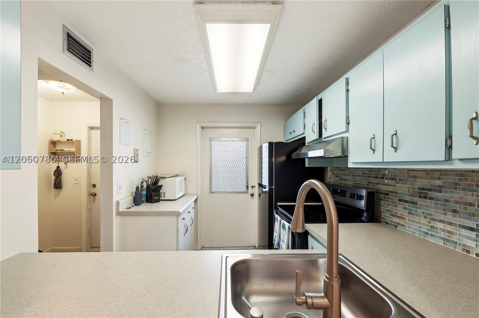 KINGS PARK GARDEN APTS CO - Residential Lease