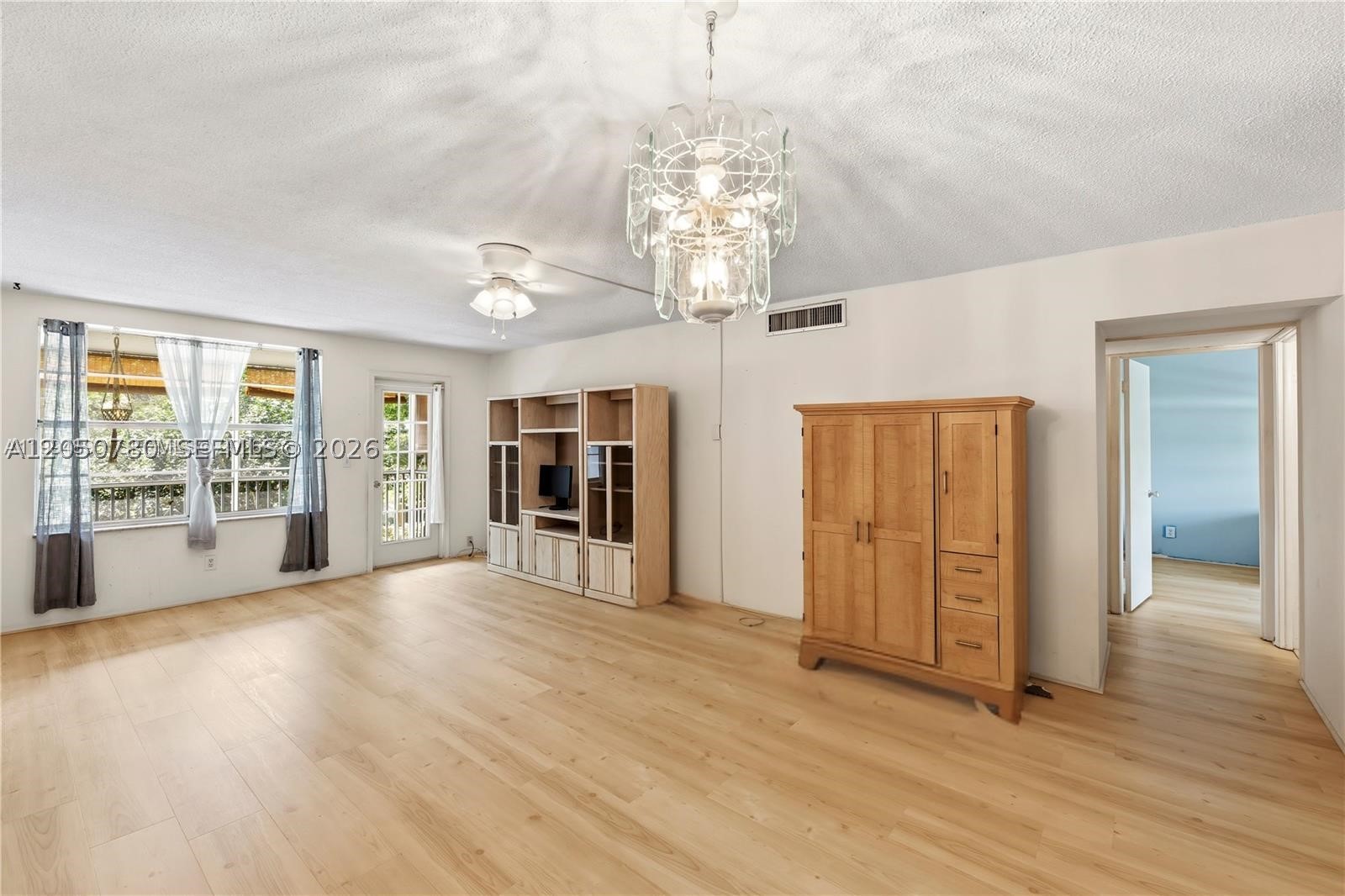 KINGS PARK GARDEN APTS CO - Residential Lease