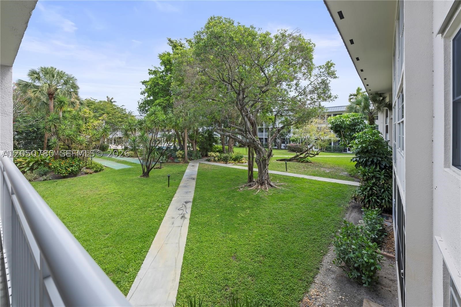 KINGS PARK GARDEN APTS CO - Residential Lease