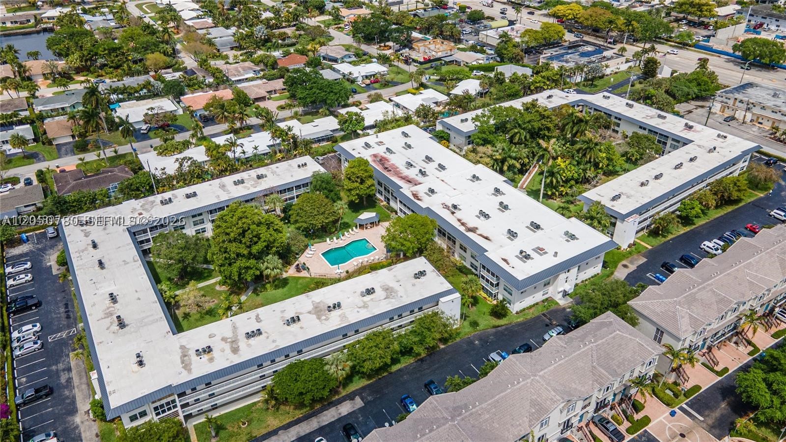 KINGS PARK GARDEN APTS CO - Residential Lease