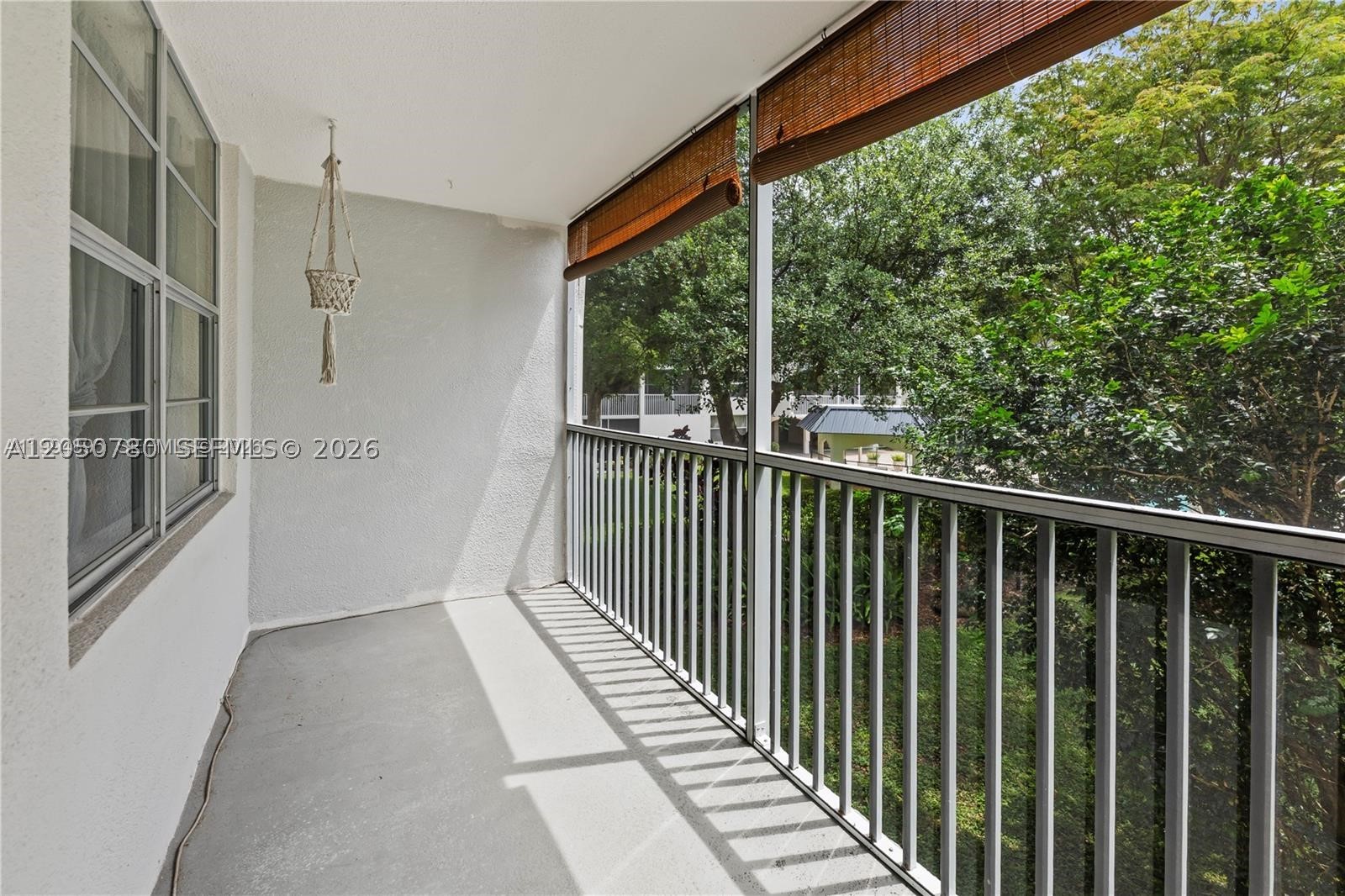 KINGS PARK GARDEN APTS CO - Residential Lease