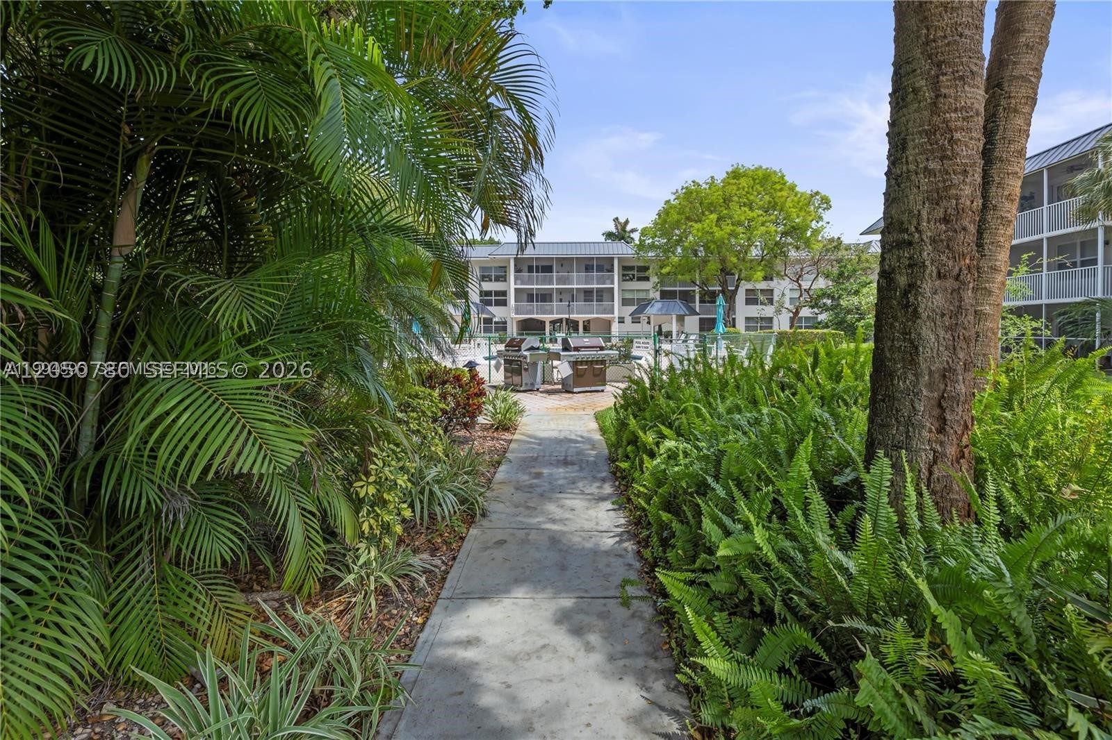 KINGS PARK GARDEN APTS CO - Residential Lease
