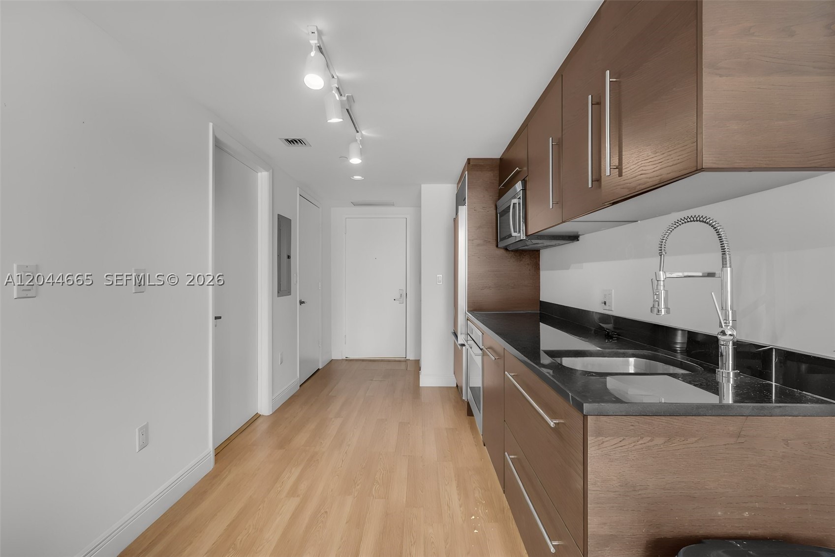 ICONBRICKELL CONDO NO 1 - Residential
