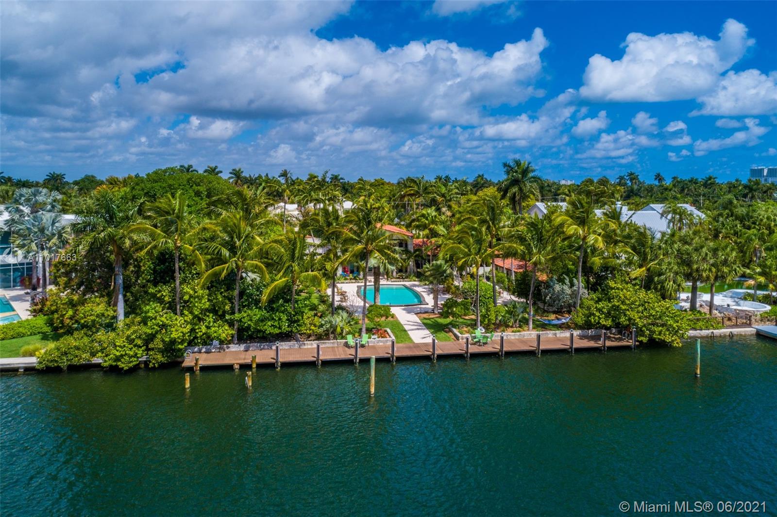 HOLLYWOOD LAKES - Residential