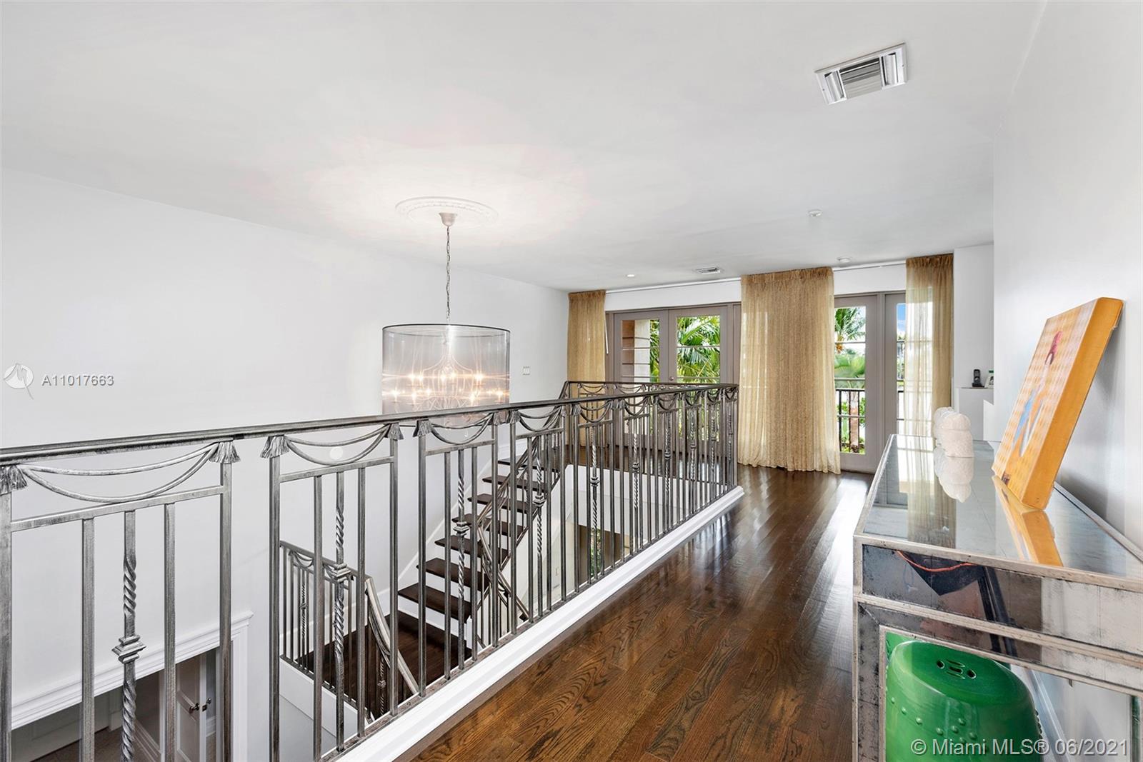 HOLLYWOOD LAKES - Residential