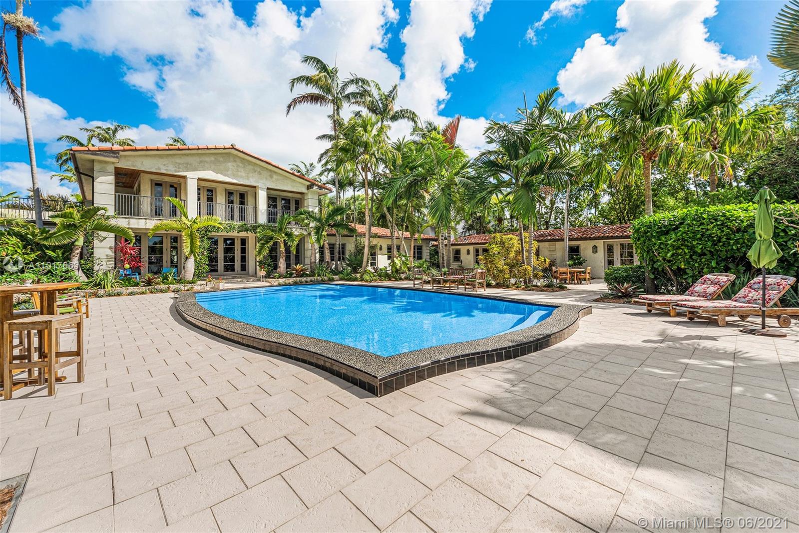 HOLLYWOOD LAKES - Residential