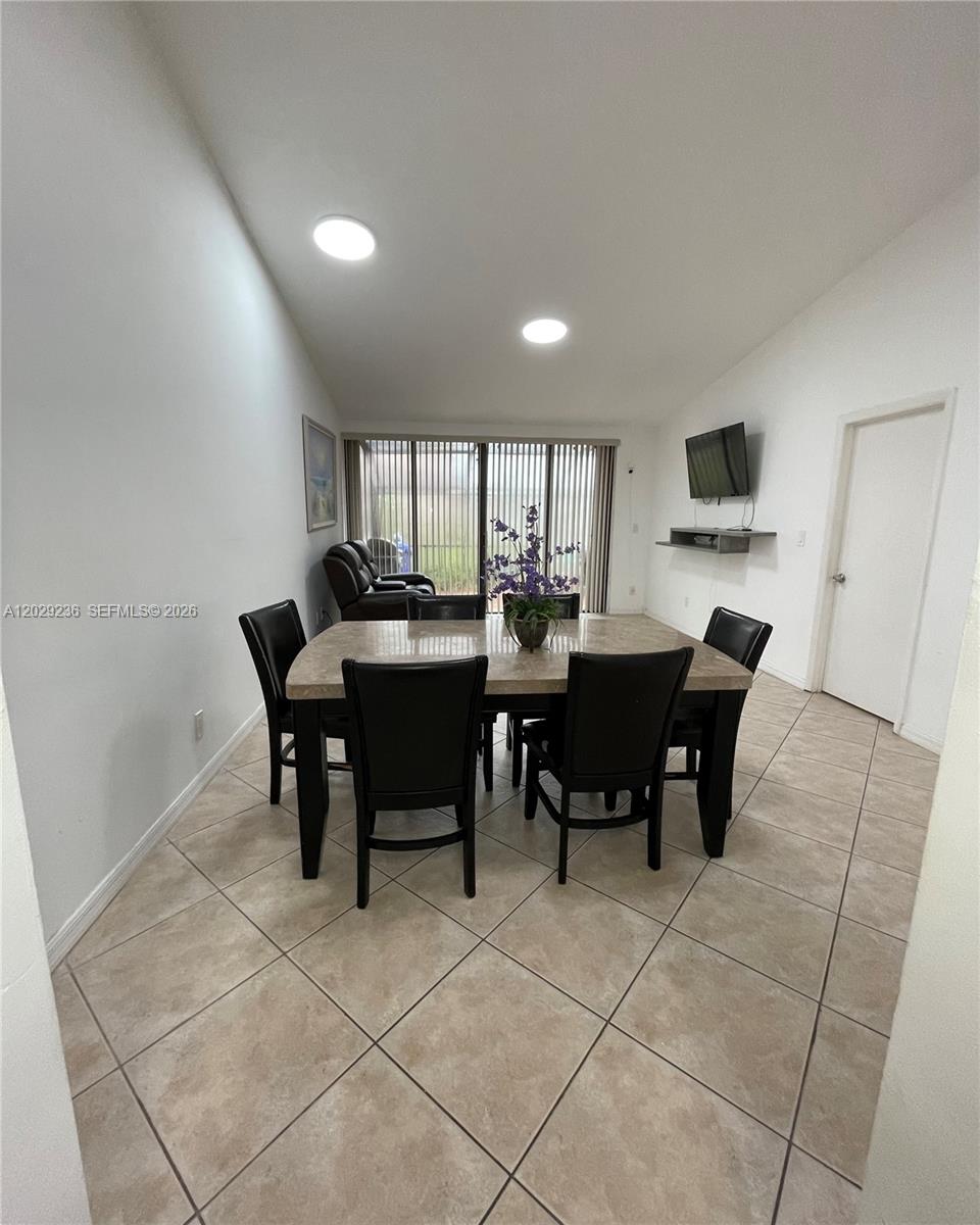 PEMBROKE LAKES SECTION SE - Residential Lease
