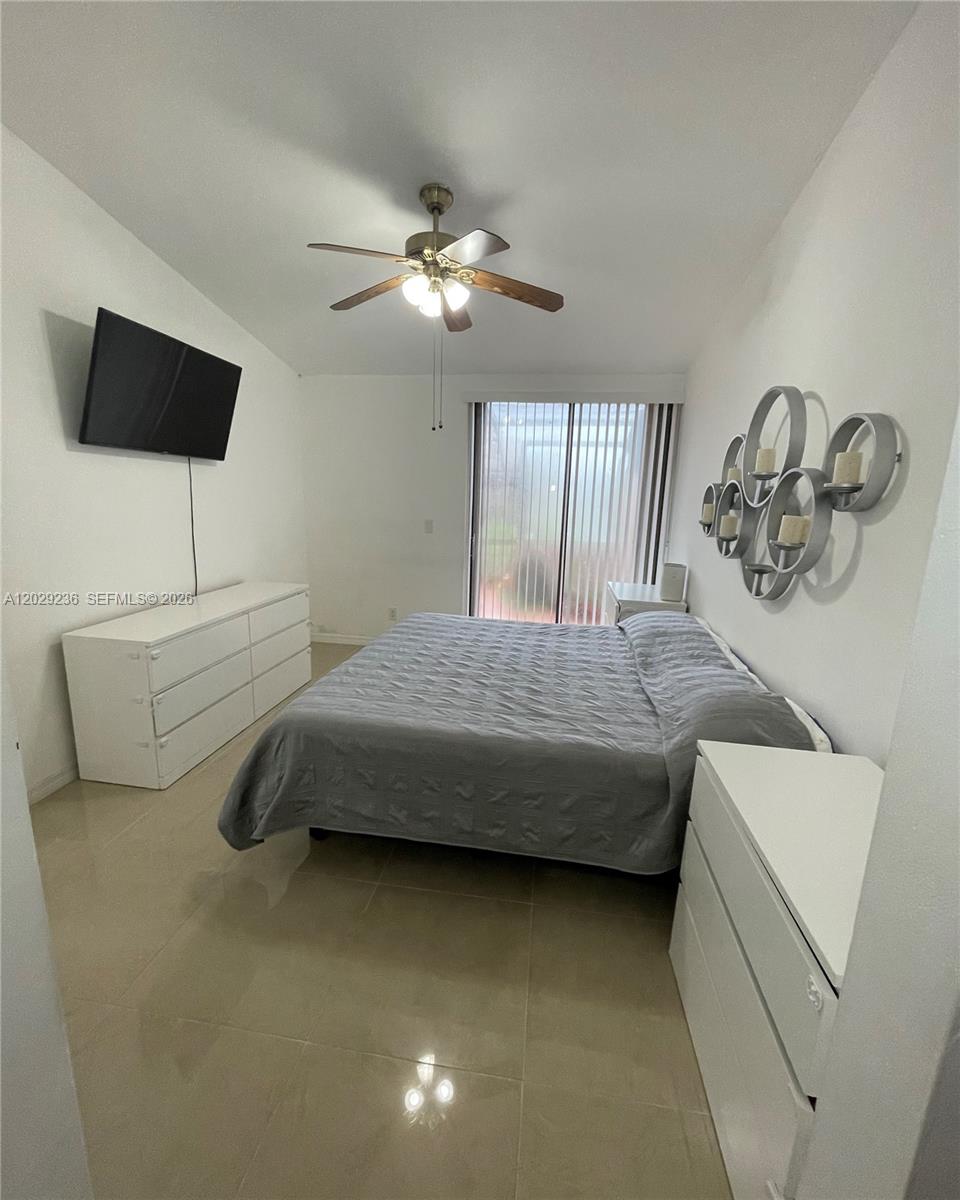 PEMBROKE LAKES SECTION SE - Residential Lease