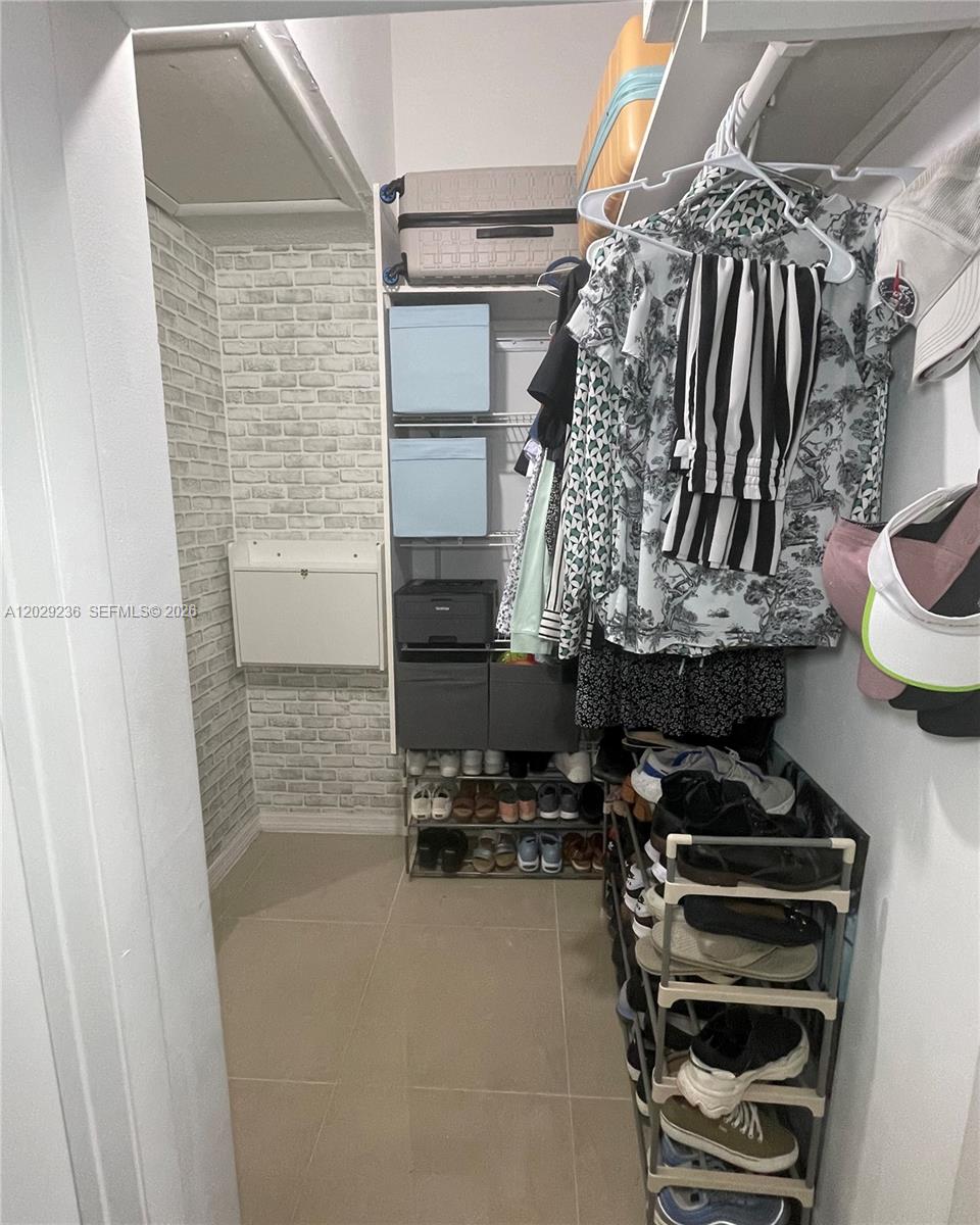 PEMBROKE LAKES SECTION SE - Residential Lease