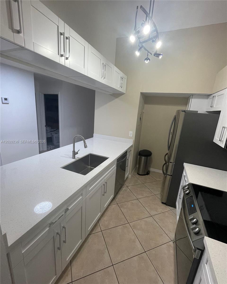 PEMBROKE LAKES SECTION SE - Residential Lease