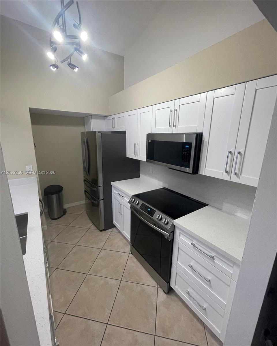 PEMBROKE LAKES SECTION SE - Residential Lease
