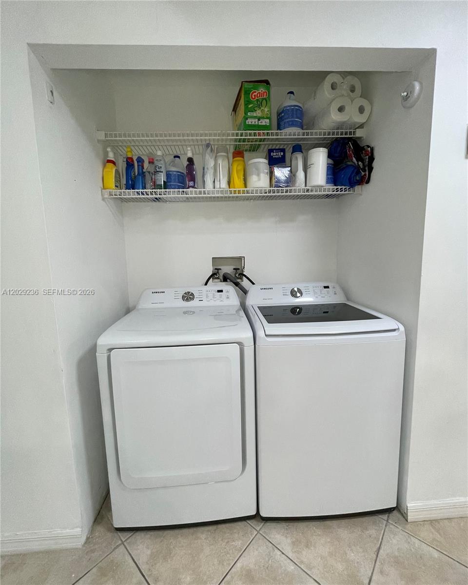 PEMBROKE LAKES SECTION SE - Residential Lease