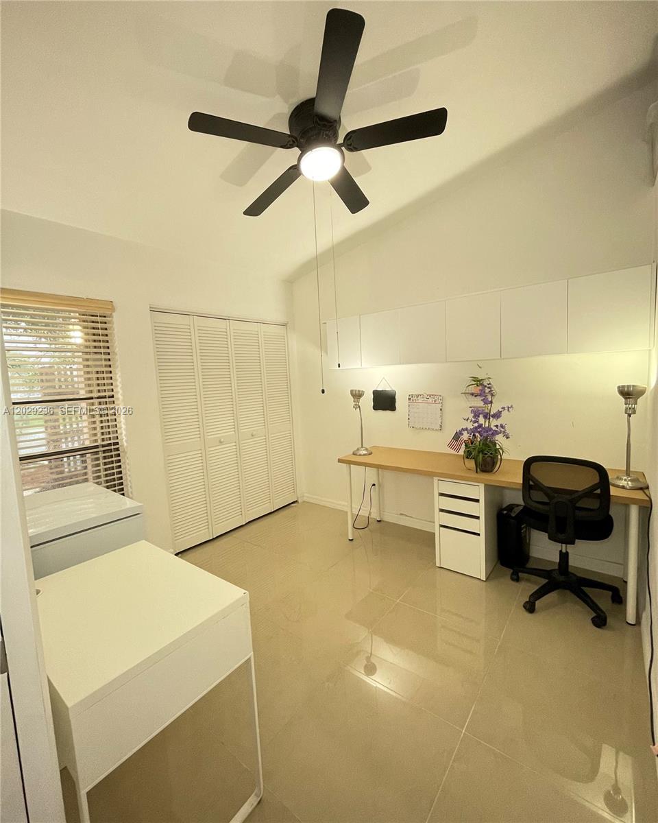 PEMBROKE LAKES SECTION SE - Residential Lease