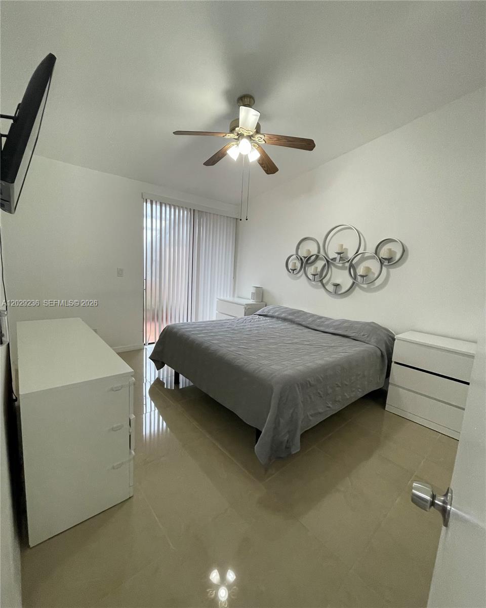 PEMBROKE LAKES SECTION SE - Residential Lease