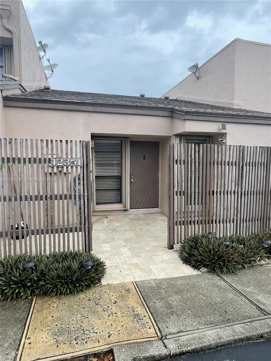 PEMBROKE LAKES SECTION SE - Residential Lease