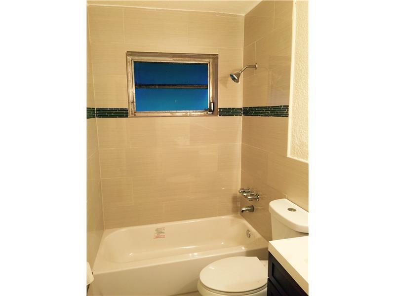 LAUDERDALE LAKES WEST GAT - Residential