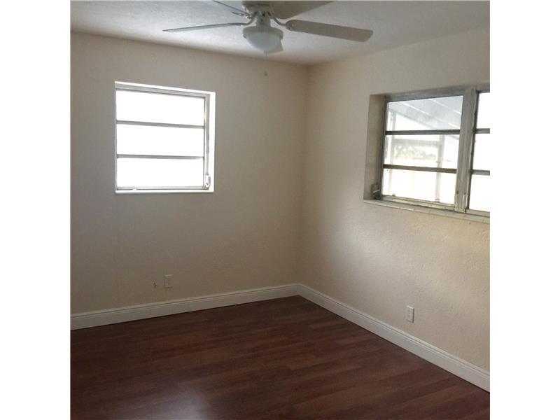 LAUDERDALE LAKES WEST GAT - Residential